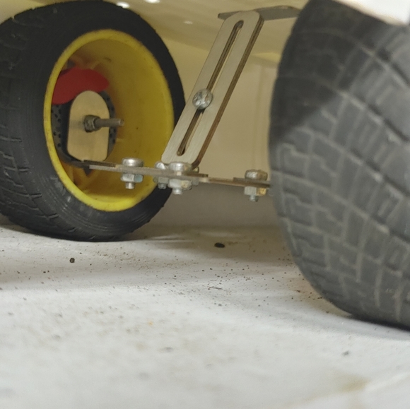 Sideways RC Scale Drift Basher Display Chassis Kit Red Caliper, Seat Brackets - Picture 5 of 6